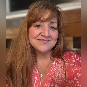 🏵️Meet your posher, Leigh🏵️